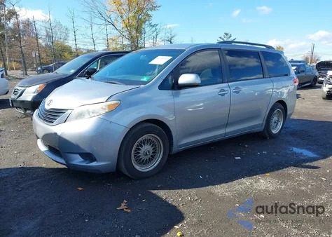 2011 Toyota Sienna Le V6 from USA, damaged, VIN 5TDKK3DC9BS096493